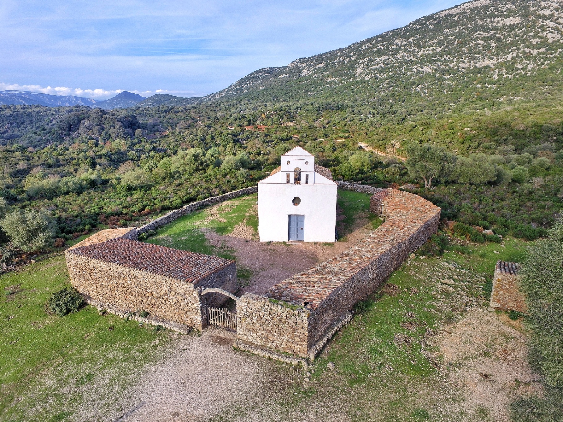 Chiesa di San Pietro sull'altopiano del Golgo, Baunei